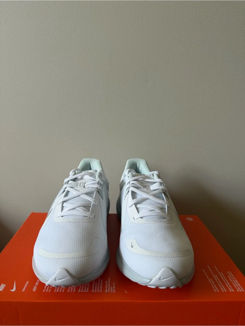 Nike Quest 5 White Metallic Silver DD9291-100 Women’s Size 10.5